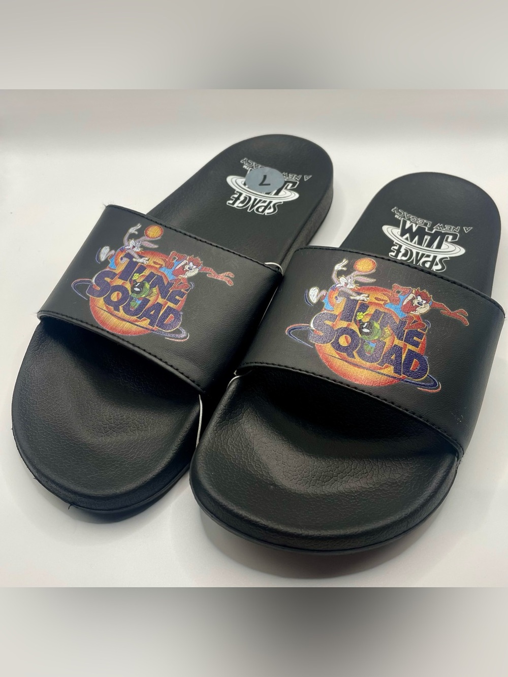 (Size 7/8) New Mens Space Jam Tune Squad Flip Flop Sandals !!